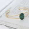 Bijoux^Outfitbook Bracelet jonc ajouré avec pierre verte