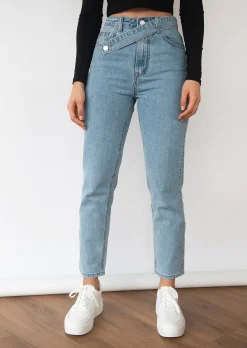 Jeans^Outfitbook Jean bleu avec ceinture asymétrique