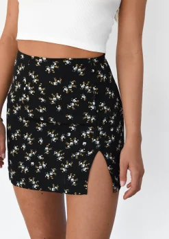Jupes^Outfitbook Jupe courte fleurie avec fente et boutons NOIR