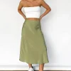 Jupes^Outfitbook Jupe mi longue en satin VERT
