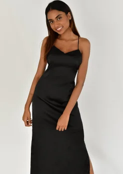 Robes^Outfitbook Robe en satin fendue noir